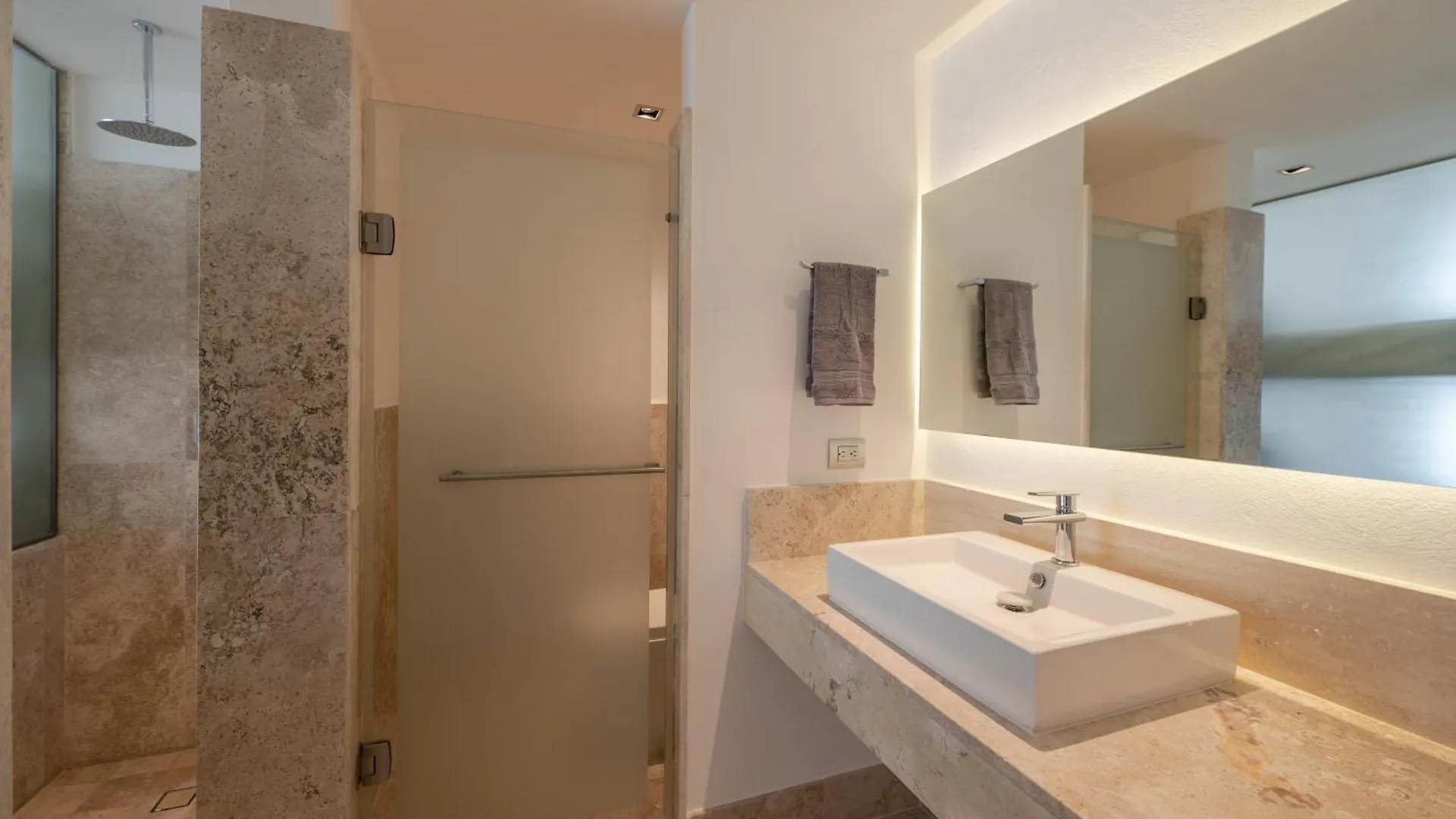 Apartment Marina Vista Retreat In Cancun La Amada