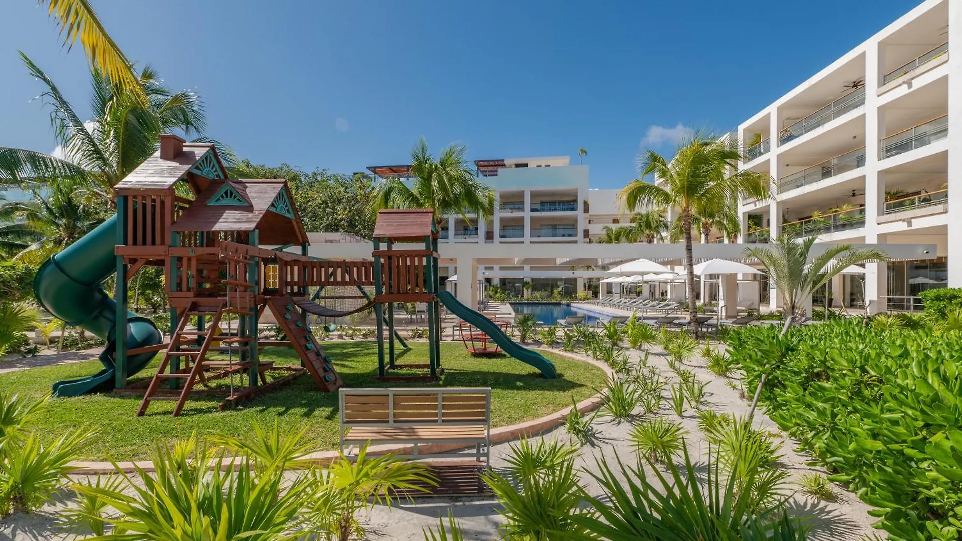 Marina Vista Retreat In Cancun La Amada