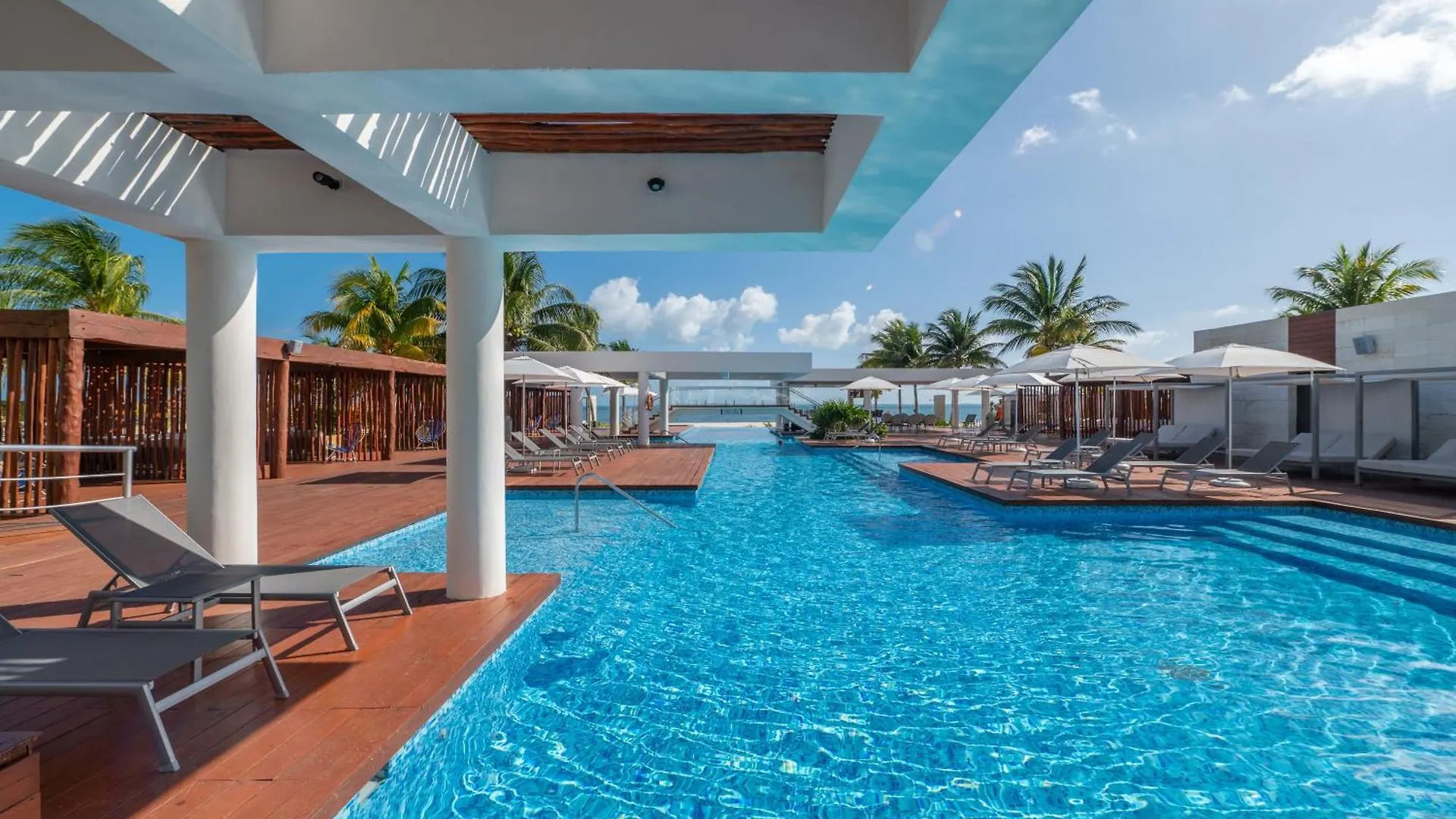 Marina Vista Retreat In Cancun La Amada