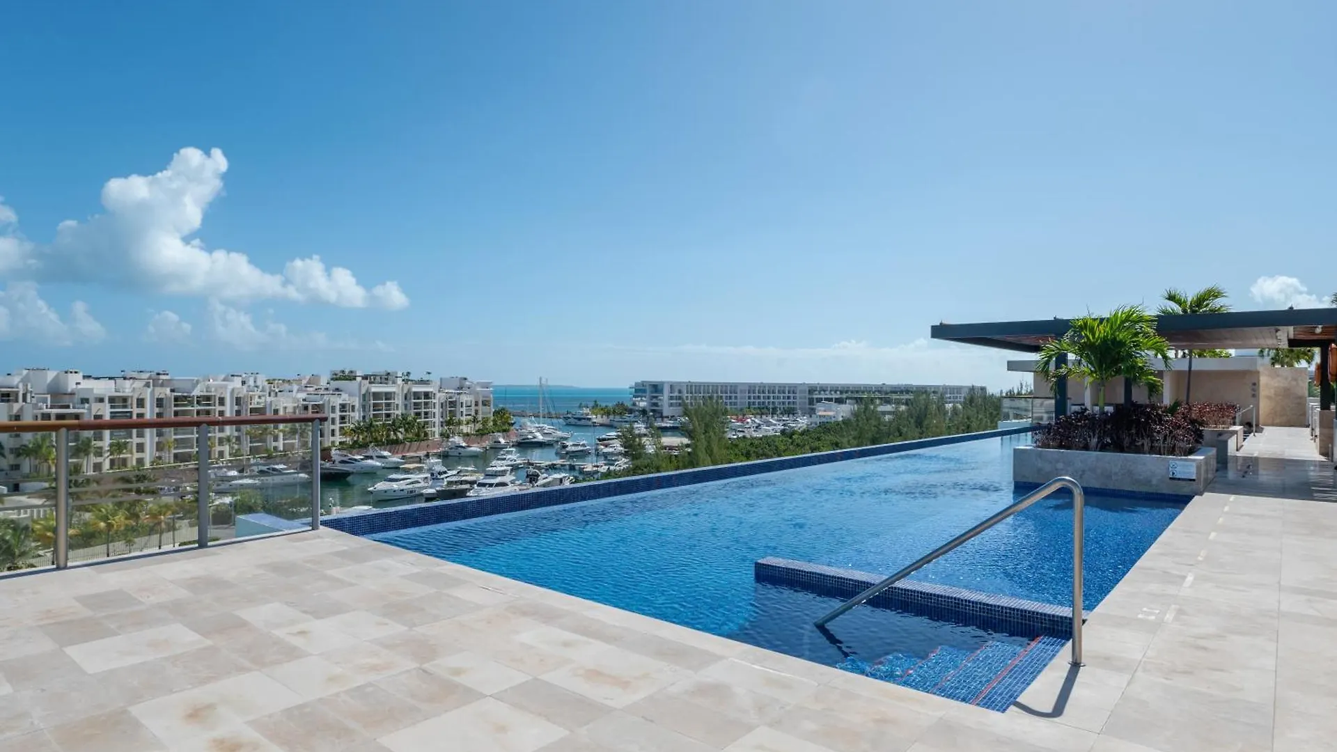 Marina Vista Retreat In Cancun La Amada